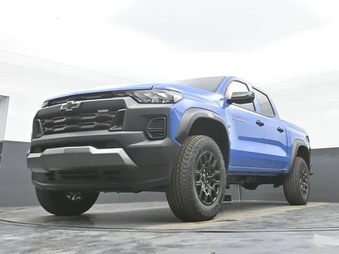 Used 2025 Chevrolet Colorado Trail Boss AWD/4WD image 39