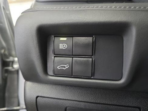 Used 2021 Toyota Highlander XLE AWD/4WD image 27
