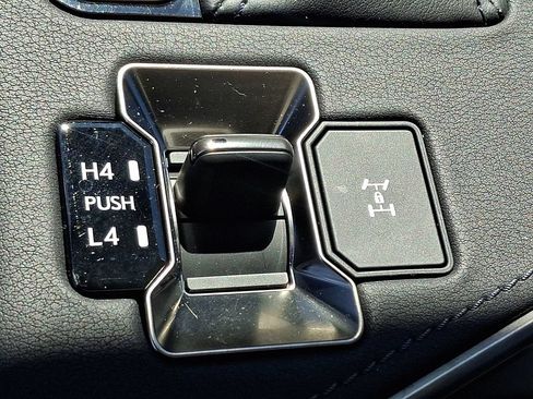 Used 2025 Lexus GX 550 w/ Accessory Package (2T) AWD/4WD image 26