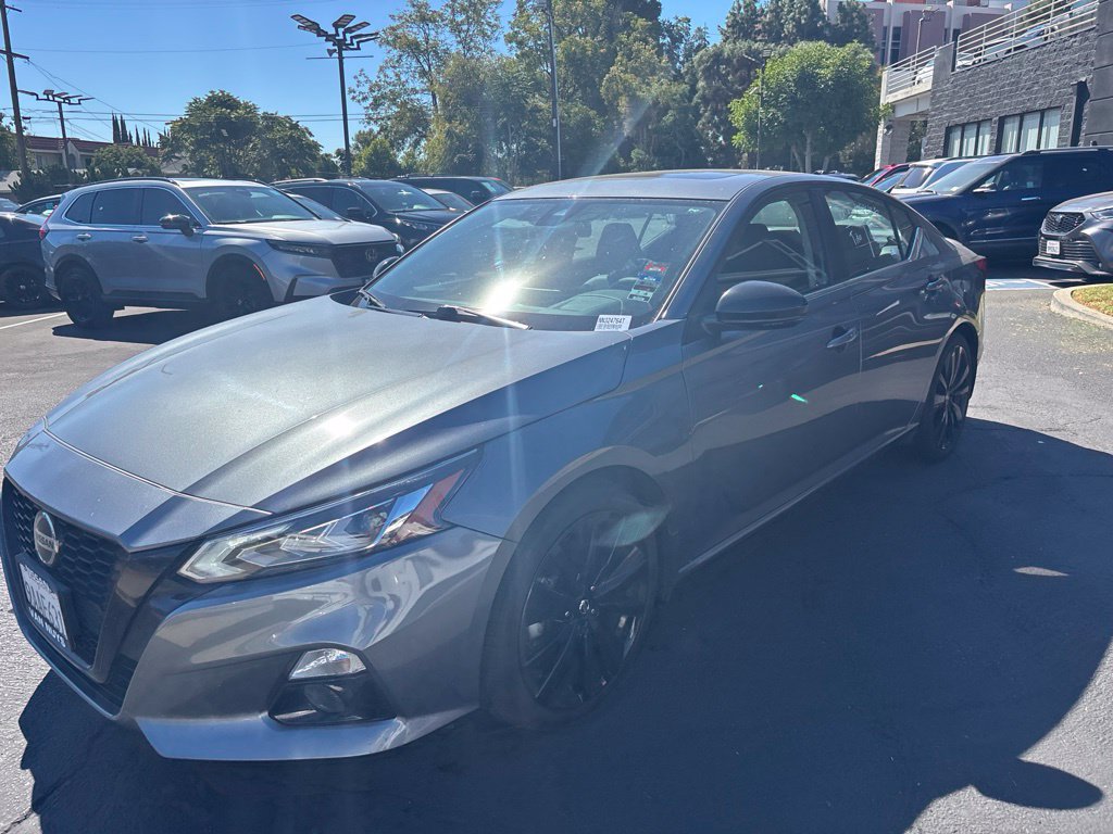 Used 2022 Nissan Altima 2.5 SR w/ Midnight Edition Package FWD image 8