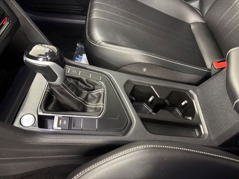 Used 2024 Volkswagen Tiguan SE FWD image 39