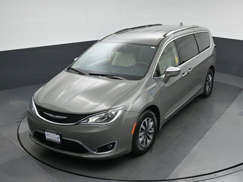 Used 2020 Chrysler Pacifica Limited w/ Advanced Safetytec Group FWD image 75