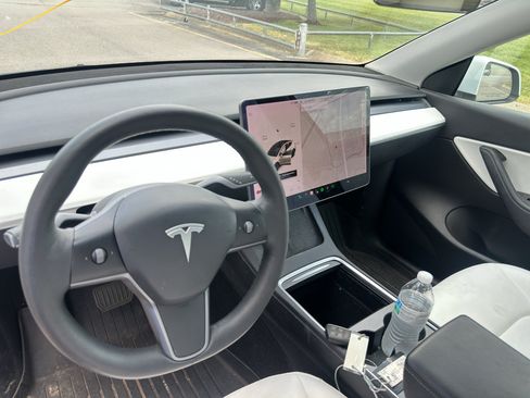 Used 2021 Tesla Model Y Long Range AWD/4WD image 17