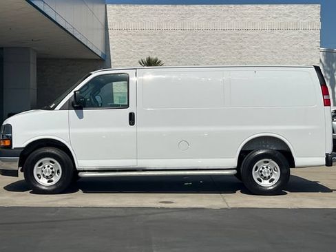 Used 2025 Chevrolet Express 2500 w/ Driver Convenience Package RWD image 7