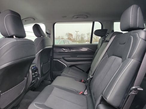 Used 2021 Jeep Grand Cherokee L Laredo w/ Luxury Tech Group I image 11