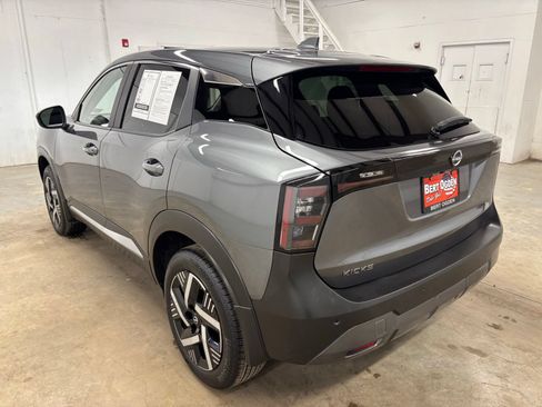 Used 2025 Nissan Kicks SV FWD image 5
