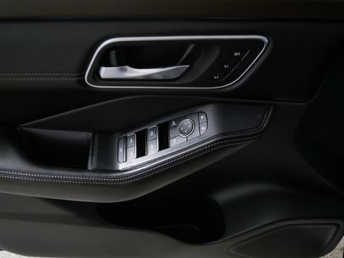 Used 2021 Nissan Rogue Platinum image 19