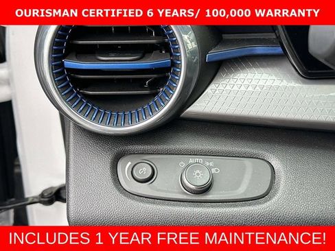 Certified 2025 Chevrolet Trax LT w/ LT Convenience Package FWD image 27