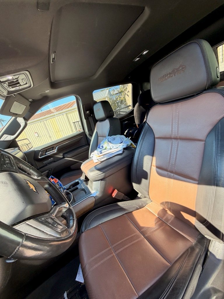 Used 2023 Chevrolet Silverado 1500 High Country w/ LPO, Dark Essentials Package AWD/4WD image 3