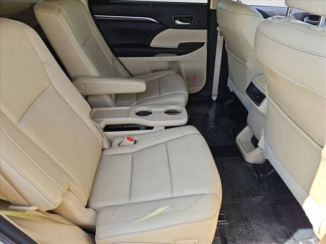 Used 2016 Toyota Highlander Limited w/ Driver Technology Package AWD/4WD image 26
