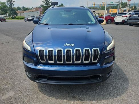 Used 2018 Jeep Cherokee Latitude Plus w/ Cold Weather Group AWD/4WD image 8
