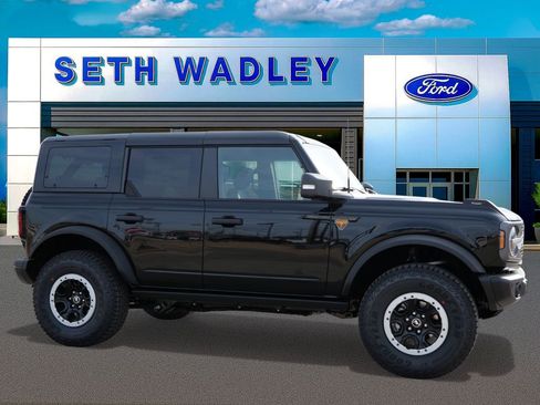 New 2025 Ford Bronco Badlands image 2