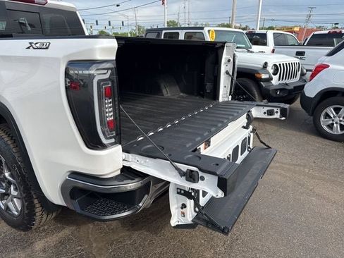 Used 2023 GMC Sierra 1500 SLT AWD/4WD image 21