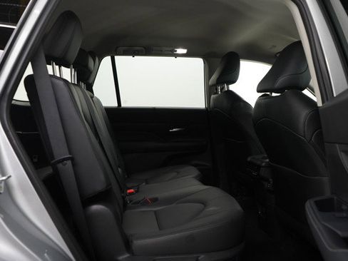 Used 2024 Toyota Grand Highlander XLE image 12