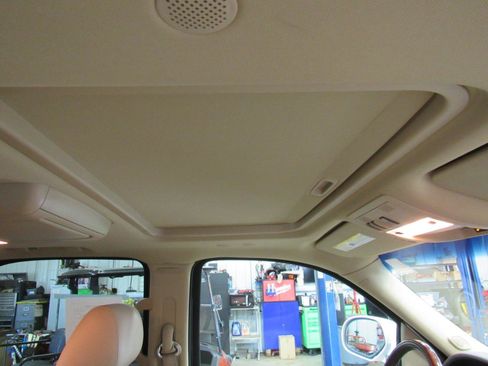 Used 2010 Cadillac Escalade Luxury AWD/4WD image 41