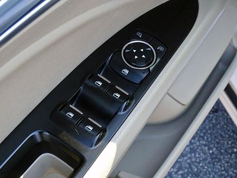 Used 2018 Ford Fusion SE w/ Fusion SE Technology Package FWD image 47