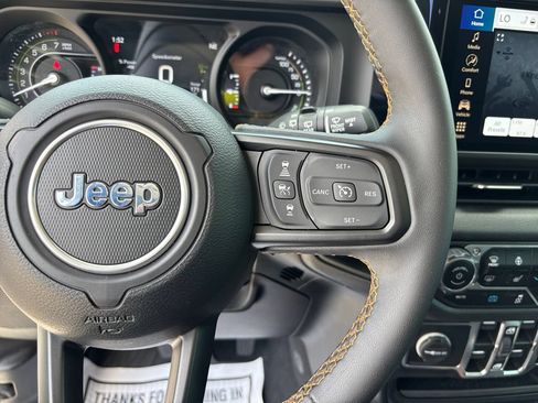 Used 2024 Jeep Wrangler Unlimited w/ Convenience Group AWD/4WD image 20