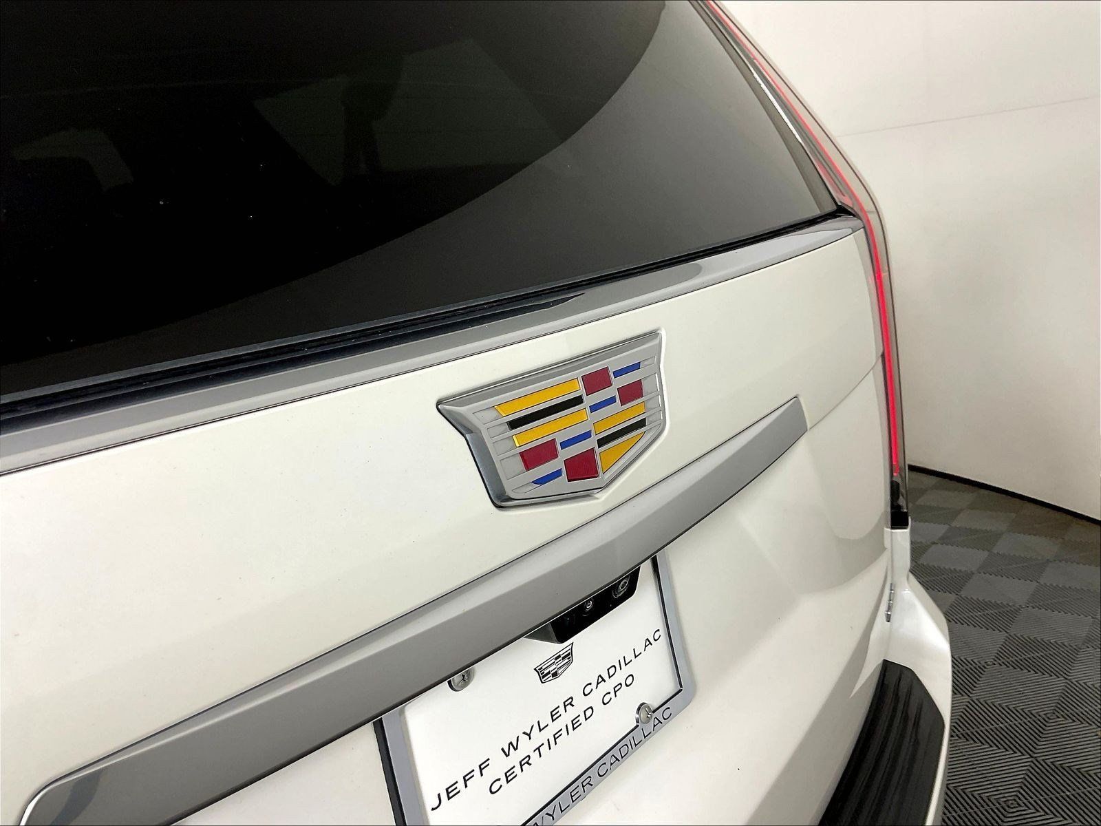 Used 2025 Cadillac Escalade ESV Premium Luxury w/ Touring Package AWD/4WD image 24