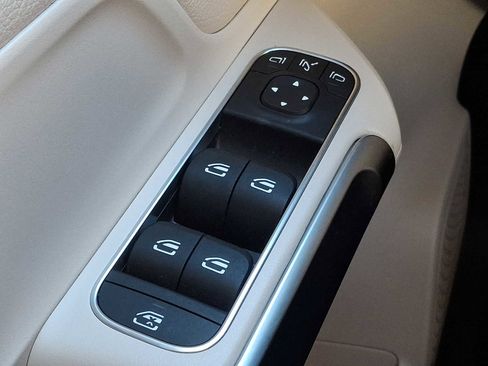 Used 2022 Mercedes-Benz GLB 250 4MATIC image 22