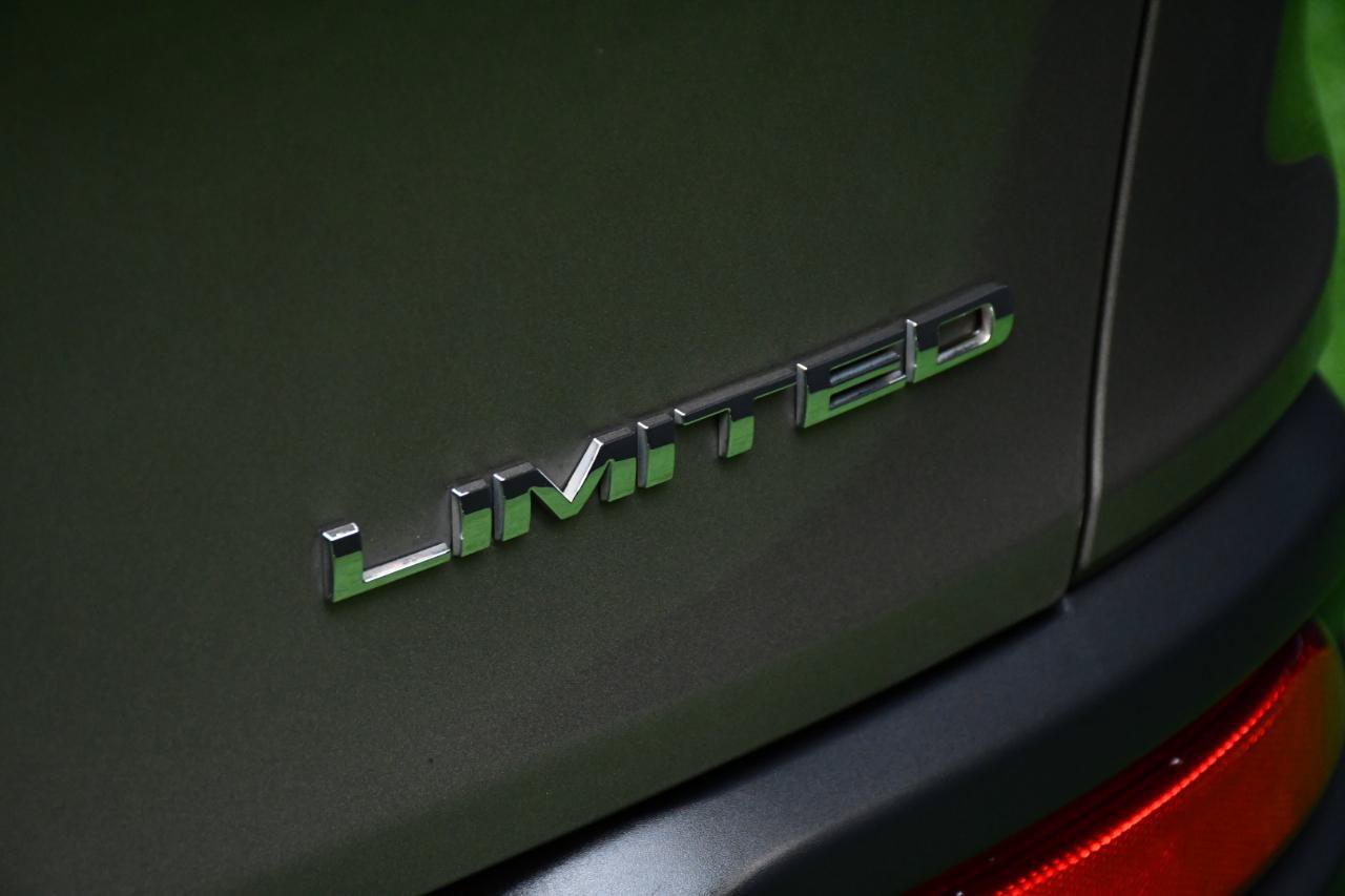 Used 2016 Jeep Cherokee Limited AWD/4WD image 6