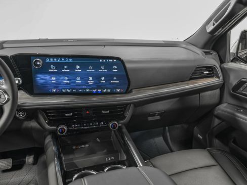 Used 2025 Chevrolet Suburban Premier image 31