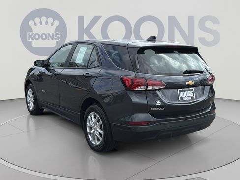 Used 2022 Chevrolet Equinox LS w/ Driver Confidence II Package AWD/4WD image 4