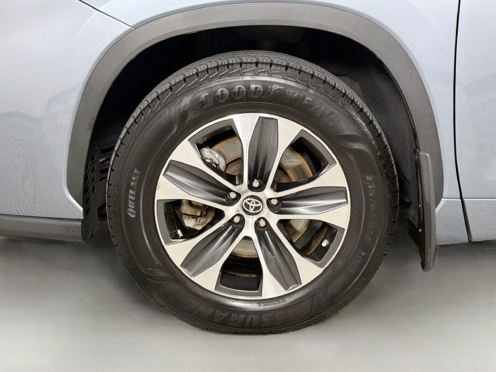 Used 2021 Toyota Highlander XLE AWD/4WD image 33