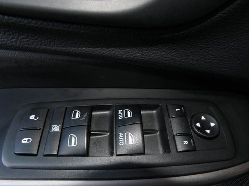 Used 2019 Jeep Cherokee Latitude Plus w/ Comfort/Convenience Group image 22