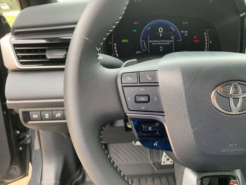 Used 2026 Toyota Camry SE FWD image 27