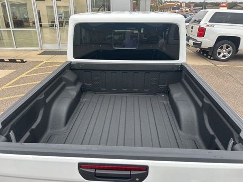 New 2026 Jeep Gladiator Rubicon image 9