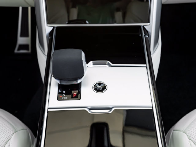 New 2026 Land Rover Range Rover Autobiography AWD/4WD image 26