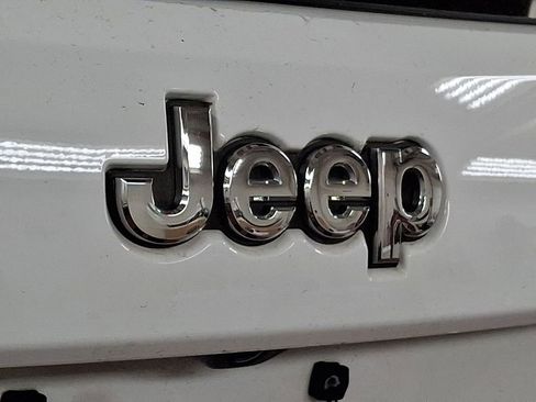Used 2022 Jeep Grand Cherokee Limited AWD/4WD image 28