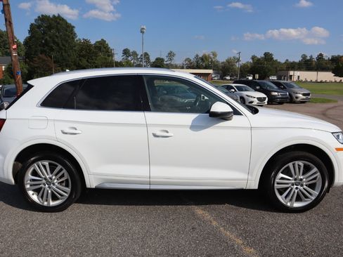 Used 2018 Audi Q5 Prestige w/ Prestige Package image 9