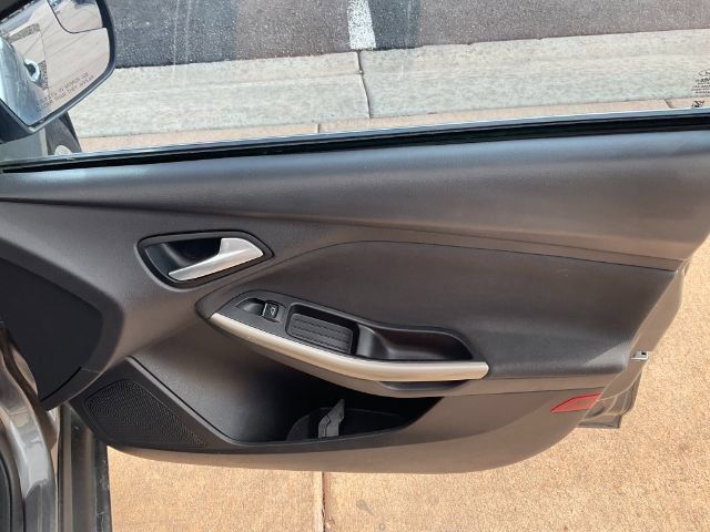 Used 2012 Ford Focus SEL FWD image 19