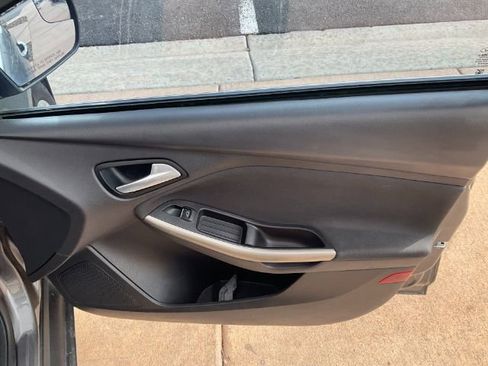 Used 2012 Ford Focus SEL FWD image 19