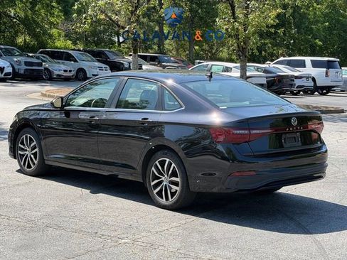Used 2025 Volkswagen Jetta SE FWD image 3