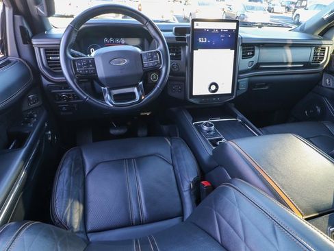 Used 2023 Ford Expedition Platinum image 16