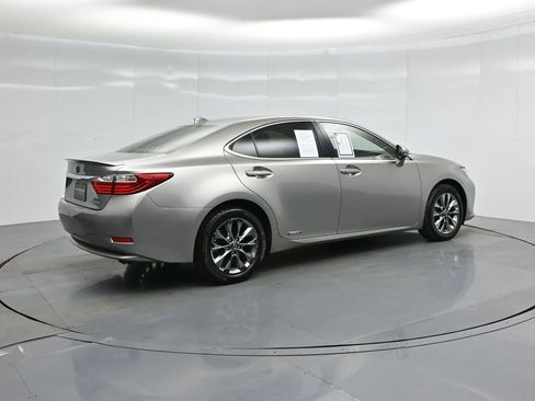 Used 2015 Lexus ES 300h w/ Navigation System Package image 27