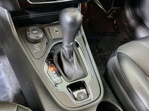 Used 2022 Jeep Cherokee Limited image 16