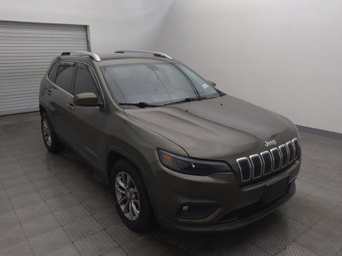 Used 2019 Jeep Cherokee Latitude Plus w/ Comfort/Convenience Group FWD image 13