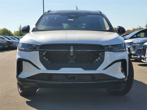 New 2026 Lincoln Nautilus Reserve image 3