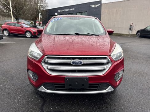 Used 2017 Ford Escape SE image 2