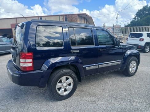Used 2012 Jeep Liberty Sport w/ Driver Convenience Group RWD image 5