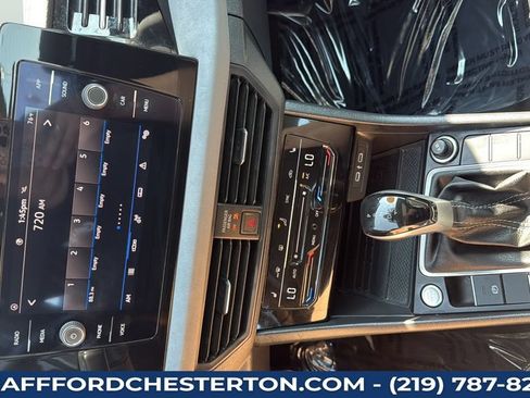 Used 2025 Volkswagen Jetta SE FWD image 19