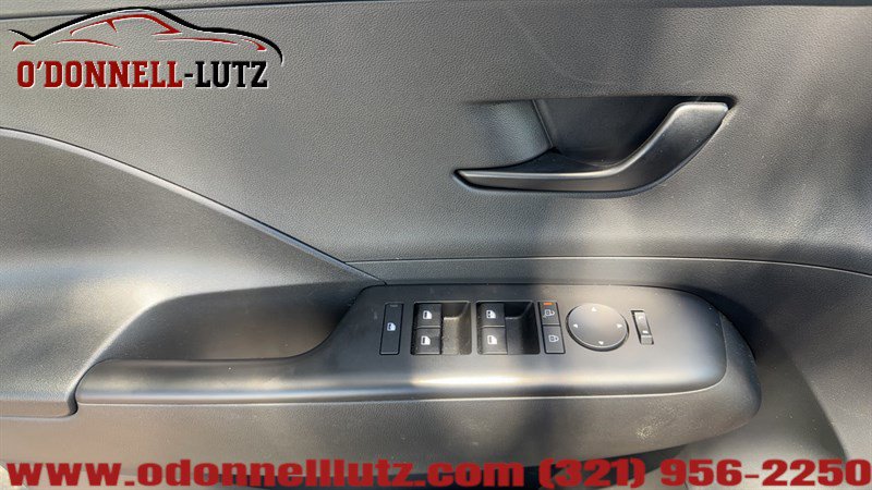 Used 2025 Hyundai Kona SE FWD image 12