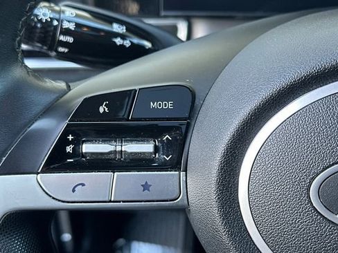 Used 2024 Hyundai Elantra Limited image 25