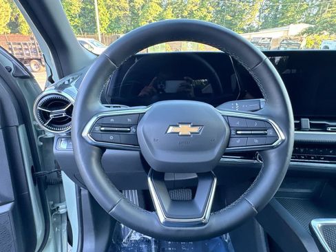 Used 2026 Chevrolet Equinox LT FWD image 16