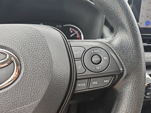 Used 2025 Toyota RAV4 XLE AWD/4WD image 29