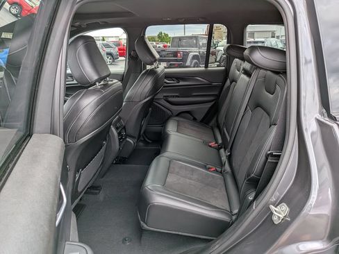 Used 2023 Jeep Grand Cherokee Altitude AWD/4WD image 17