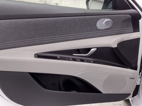 New 2026 Hyundai Elantra Limited image 16